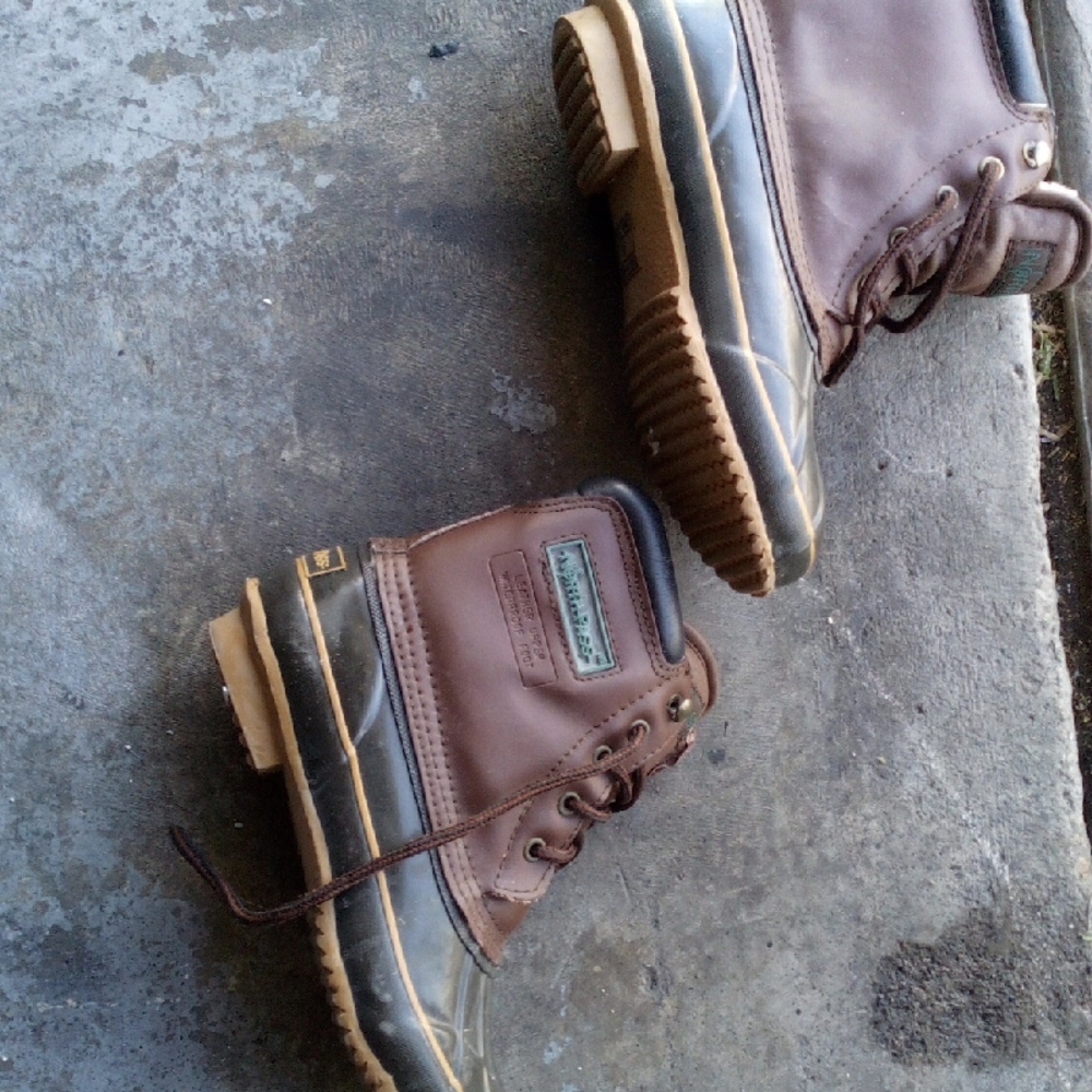 Eddie Bauer Black and Brown Shearling-Lined Boots